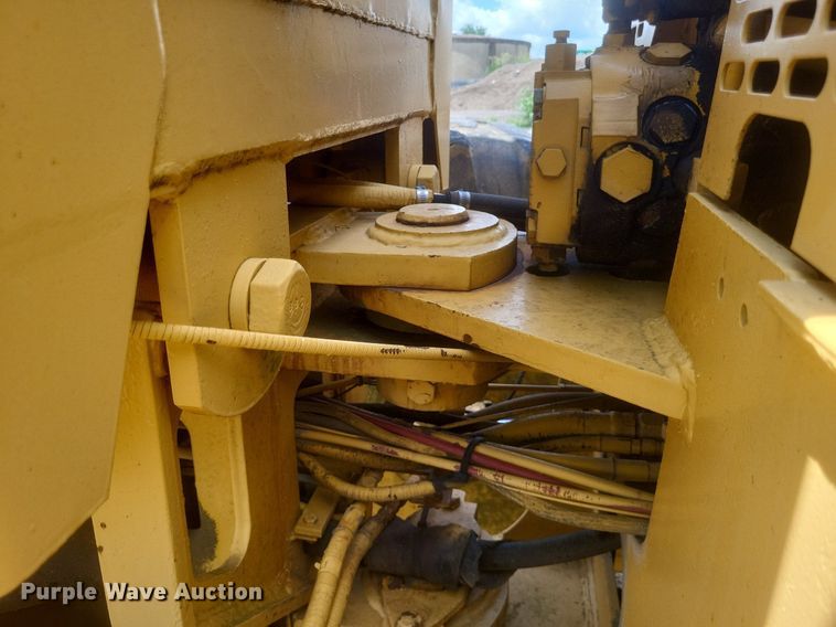 image for item DR4883 1985 John Deere  670A motor grader