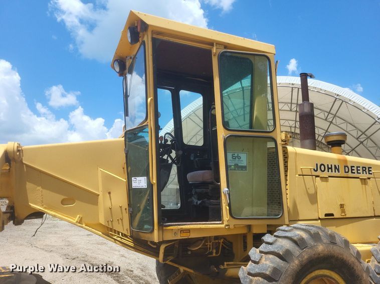 image for item DR4883 1985 John Deere  670A motor grader