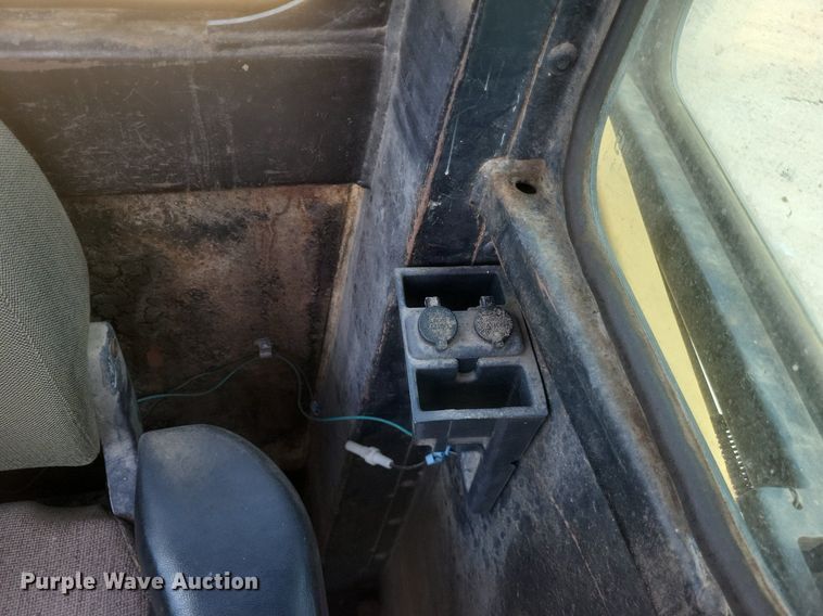 image for item DR4883 1985 John Deere  670A motor grader