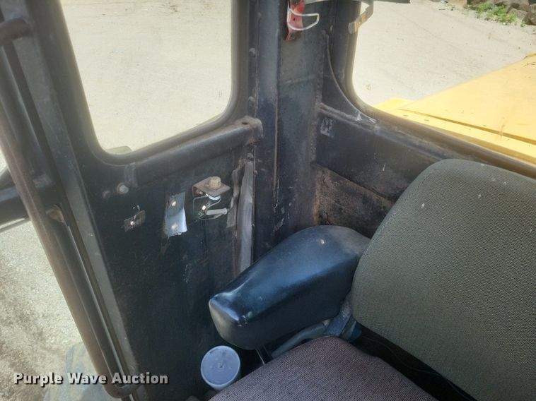 image for item DR4883 1985 John Deere  670A motor grader