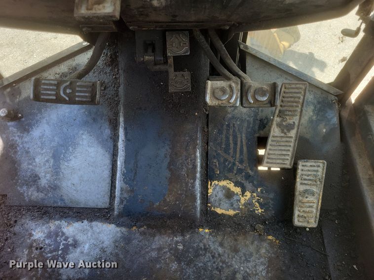 image for item DR4883 1985 John Deere  670A motor grader