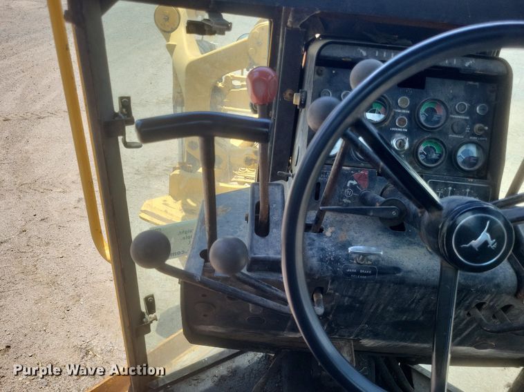 image for item DR4883 1985 John Deere  670A motor grader