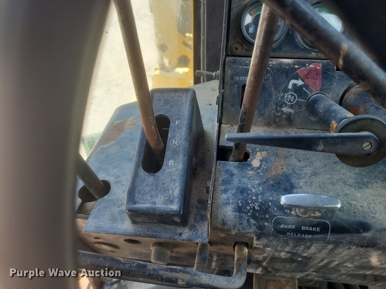 image for item DR4883 1985 John Deere  670A motor grader