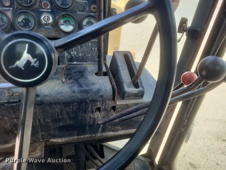 image for item DR4883 1985 John Deere  670A motor grader