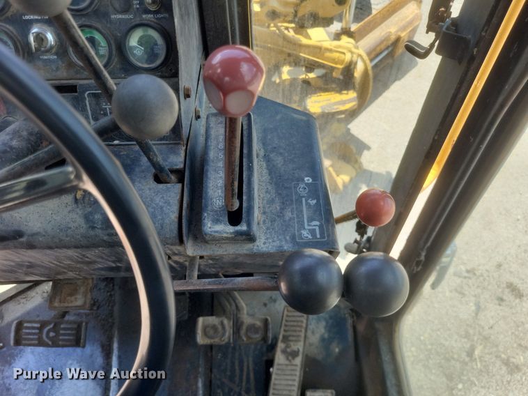 image for item DR4883 1985 John Deere  670A motor grader