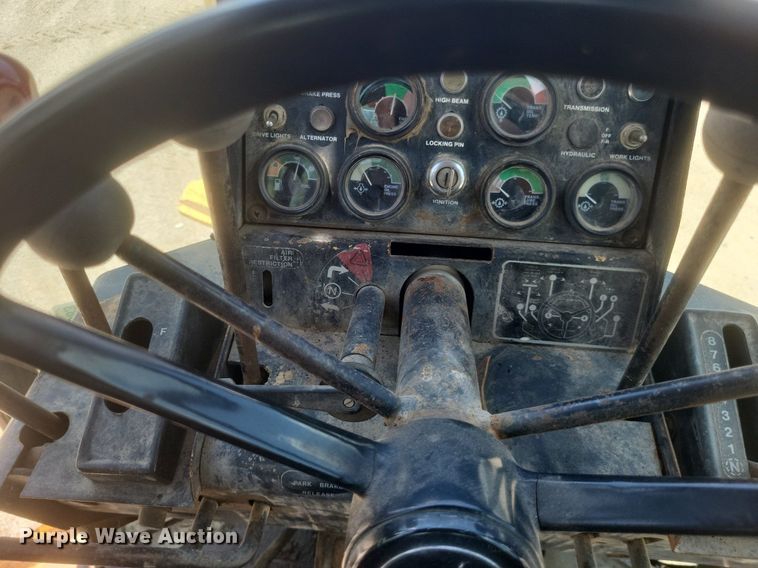 image for item DR4883 1985 John Deere  670A motor grader