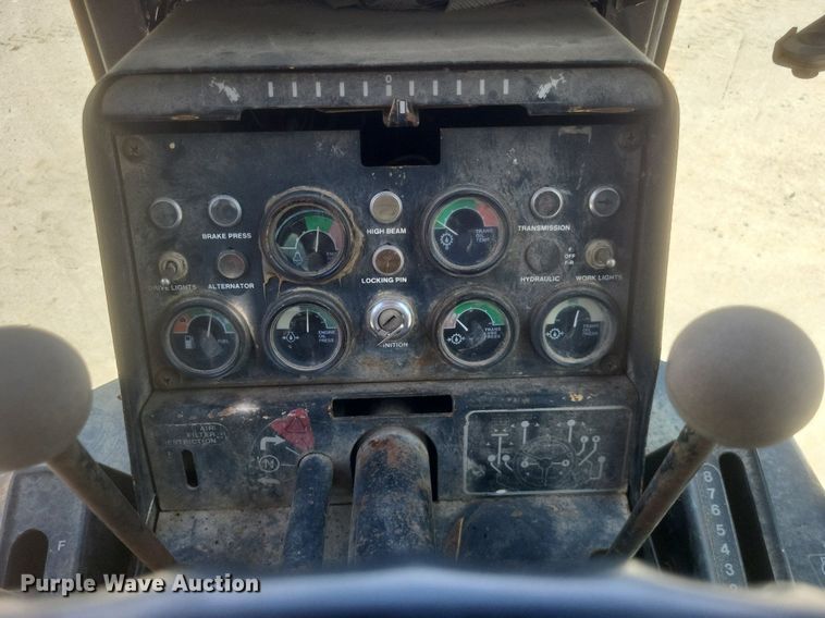 image for item DR4883 1985 John Deere  670A motor grader