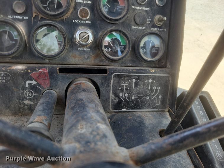 image for item DR4883 1985 John Deere  670A motor grader