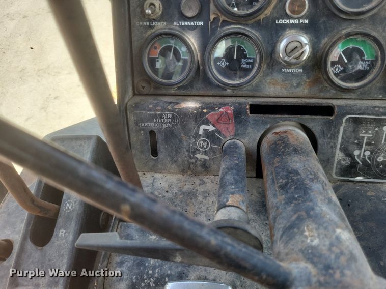 image for item DR4883 1985 John Deere  670A motor grader