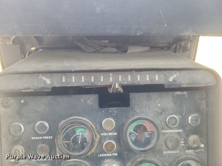 image for item DR4883 1985 John Deere  670A motor grader