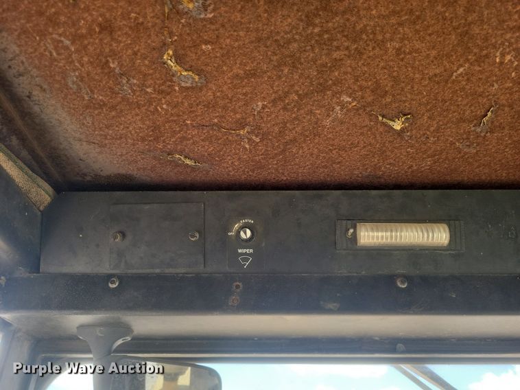 image for item DR4883 1985 John Deere  670A motor grader