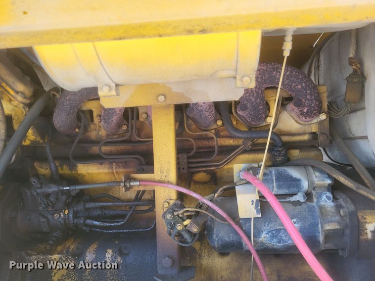 image for item DR4883 1985 John Deere  670A motor grader
