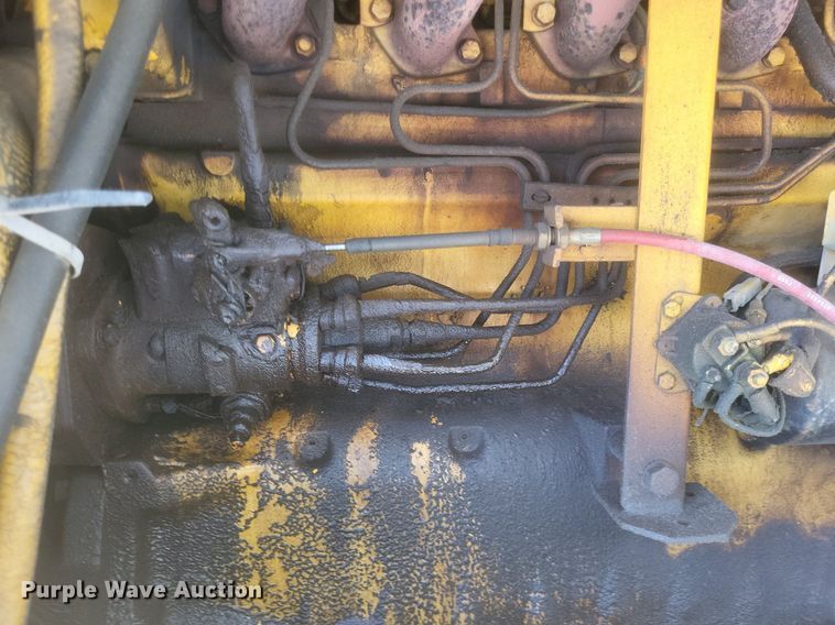 image for item DR4883 1985 John Deere  670A motor grader