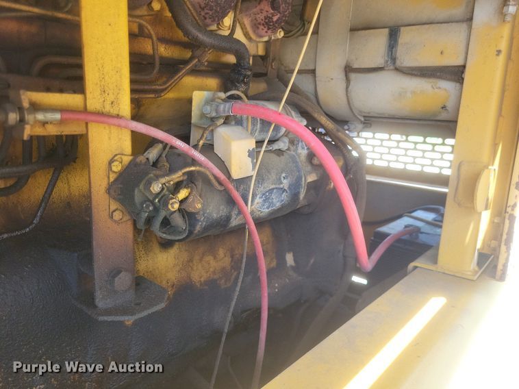 image for item DR4883 1985 John Deere  670A motor grader