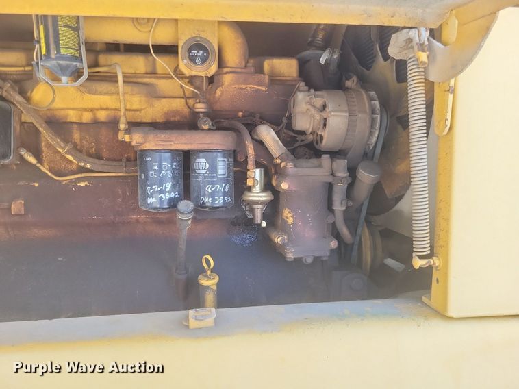 image for item DR4883 1985 John Deere  670A motor grader