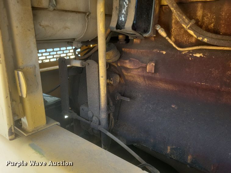 image for item DR4883 1985 John Deere  670A motor grader