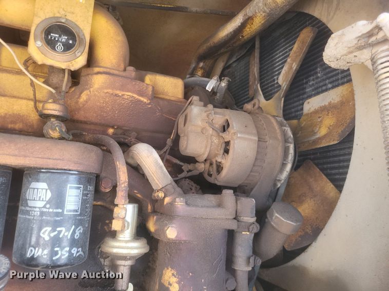 image for item DR4883 1985 John Deere  670A motor grader