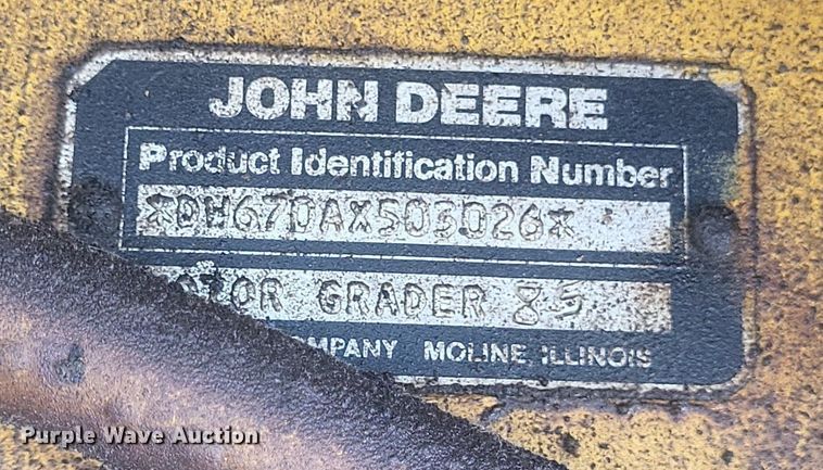 image for item DR4883 1985 John Deere  670A motor grader