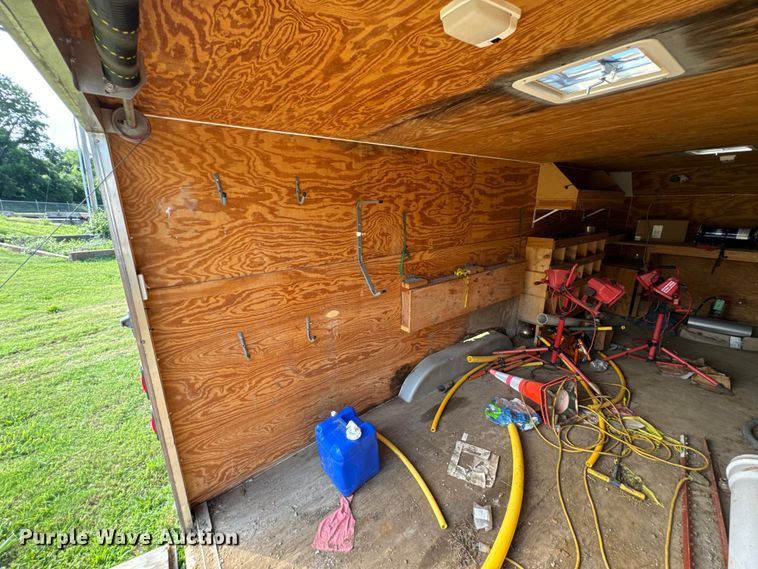 image for item DX0750 1997 Braco enclosed cargo trailer