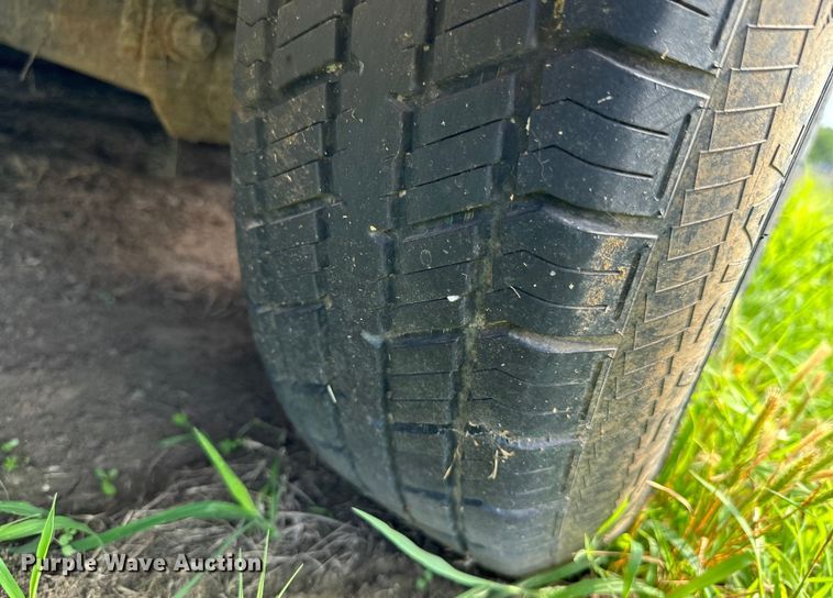 image for item DX0750 1997 Braco enclosed cargo trailer