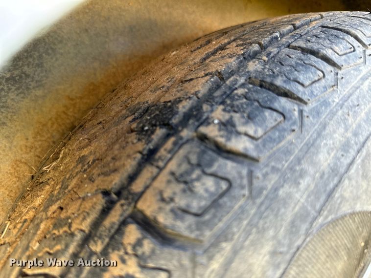 image for item DX0750 1997 Braco enclosed cargo trailer