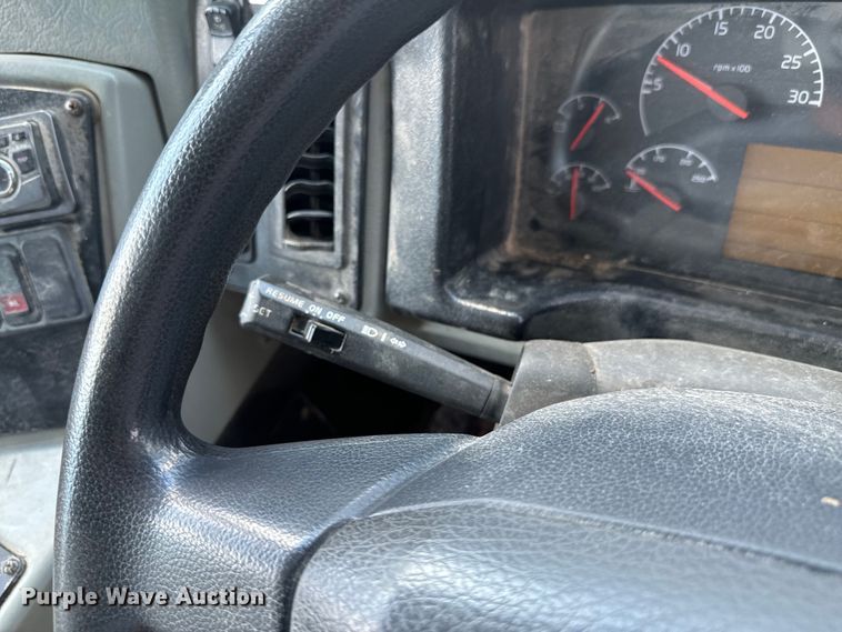 image for item DX0903 2009 Bluebird Vision school bus