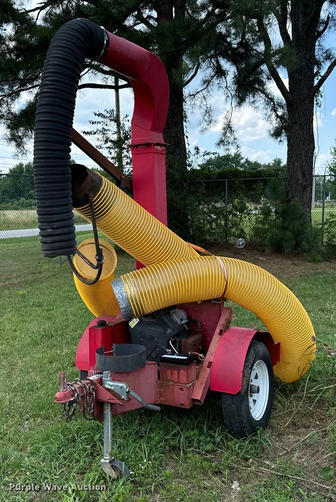 image for item DX0914 Giant Vac leaf vacuum