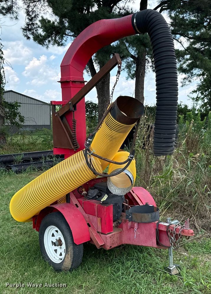 image for item DX0914 Giant Vac leaf vacuum