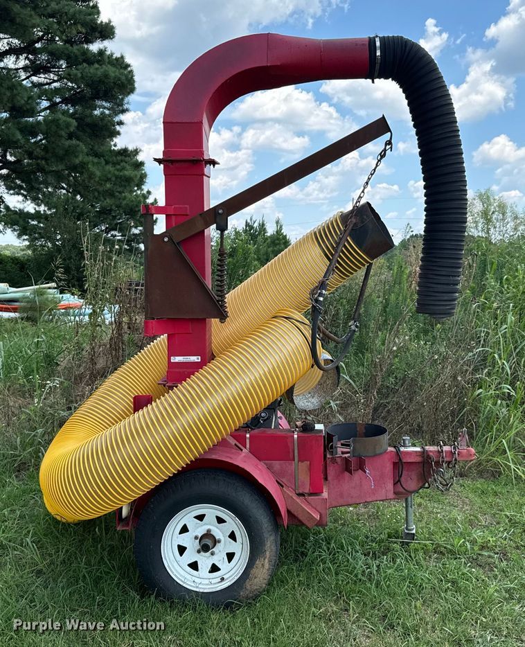 image for item DX0914 Giant Vac leaf vacuum