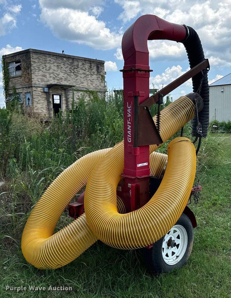 image for item DX0914 Giant Vac leaf vacuum