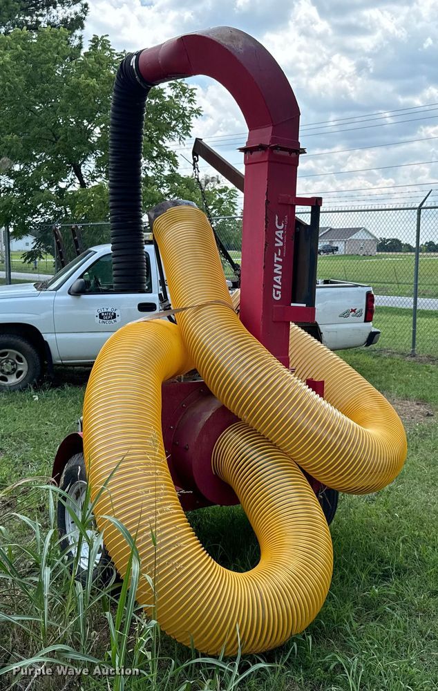 image for item DX0914 Giant Vac leaf vacuum