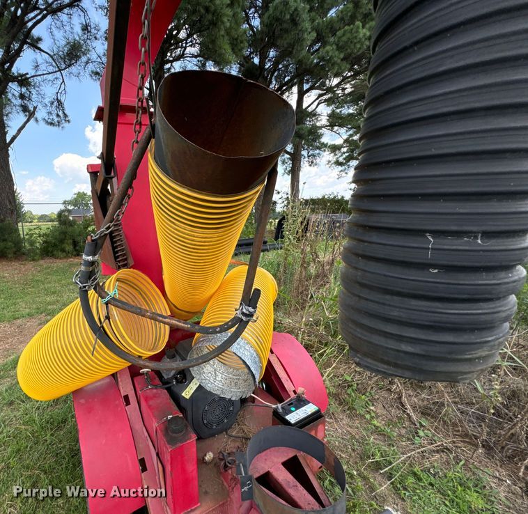 image for item DX0914 Giant Vac leaf vacuum