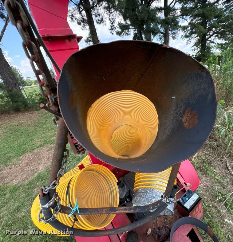 image for item DX0914 Giant Vac leaf vacuum