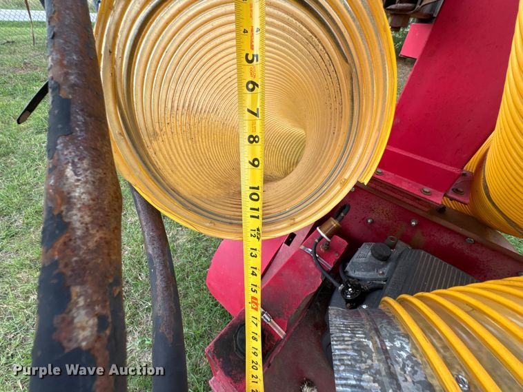 image for item DX0914 Giant Vac leaf vacuum