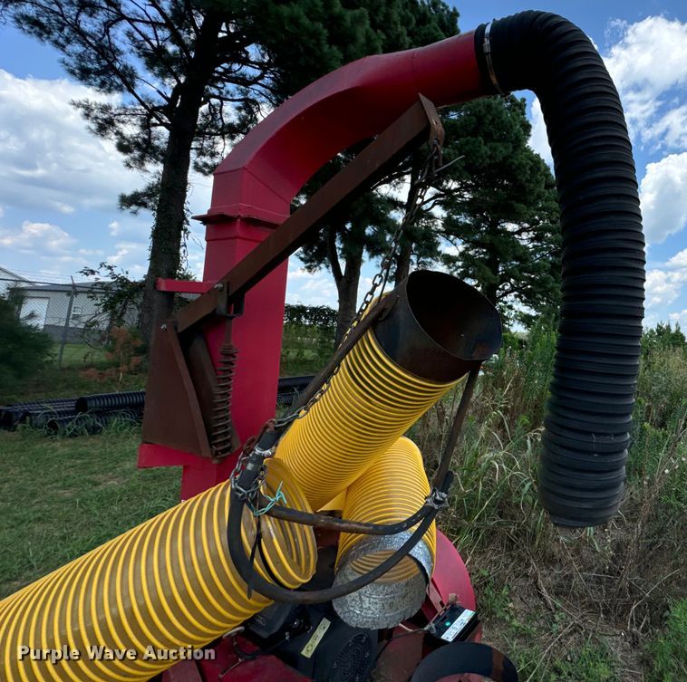 image for item DX0914 Giant Vac leaf vacuum