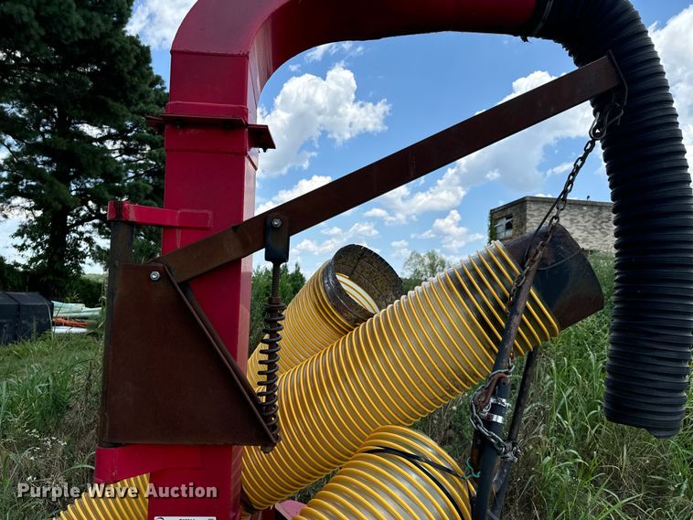 image for item DX0914 Giant Vac leaf vacuum