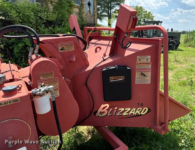 image for item DX0915 2008 Morbark Blizzard wood chipper