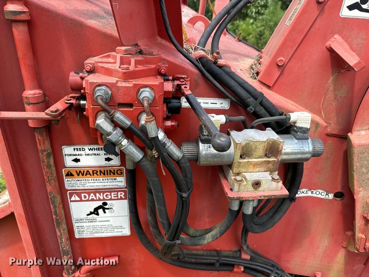 image for item DX0915 2008 Morbark Blizzard wood chipper