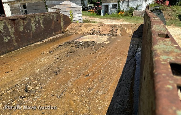image for item DX0919 1983 AM General M817 dump truck