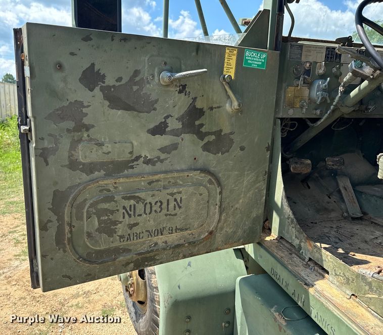 image for item DX0919 1983 AM General M817 dump truck