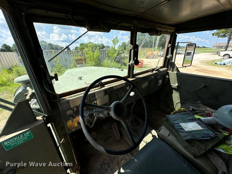 image for item DX0919 1983 AM General M817 dump truck