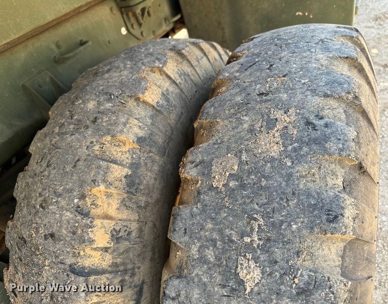 image for item DX0919 1983 AM General M817 dump truck