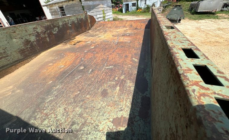 image for item DX0920 1994 AM General M817 dump truck