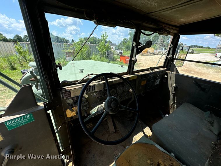 image for item DX0920 1994 AM General M817 dump truck