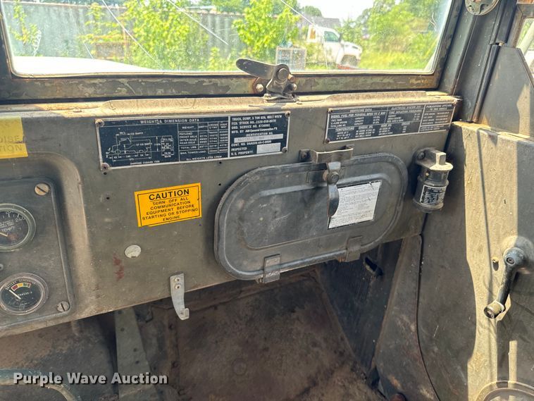 image for item DX0920 1994 AM General M817 dump truck