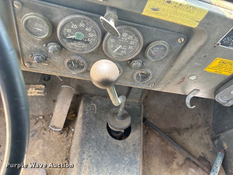 image for item DX0920 1994 AM General M817 dump truck