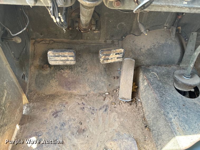 image for item DX0920 1994 AM General M817 dump truck