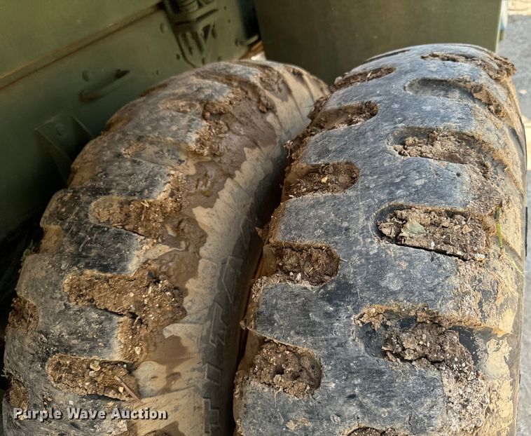 image for item DX0920 1994 AM General M817 dump truck