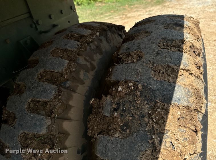 image for item DX0920 1994 AM General M817 dump truck