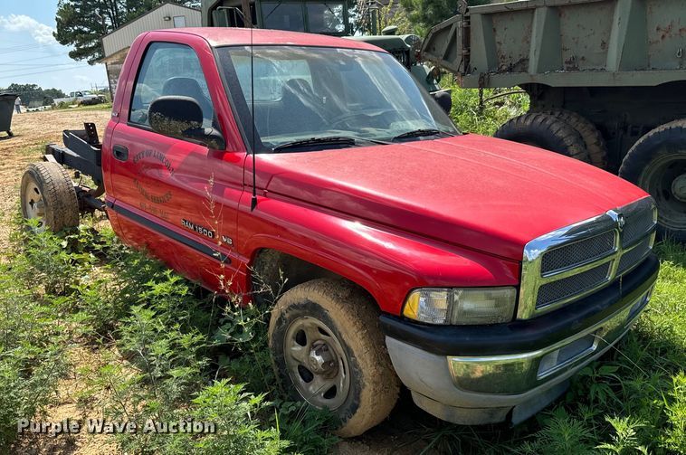 image for item DX0921 1998 Dodge Ram 1500 pickup truck cab and chassis